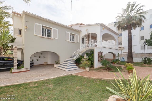Chalet de 6 habitaciones en Dénia en venta con piscina garaje - 1.250.000 € (Ref: 8541318)