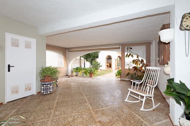 Chalet de 6 habitaciones en Dénia en venta con piscina garaje - 1.250.000 € (Ref: 8541318)