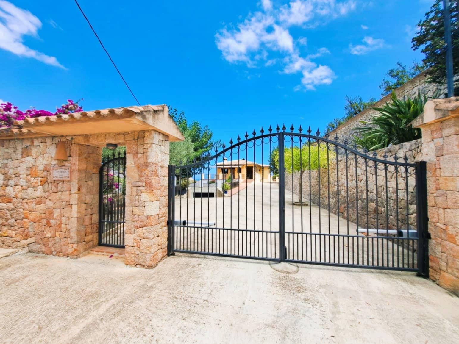 4 soveværelse Villa til salg i Pego med swimmingpool garage - € 540.000 (Ref: 8635868)