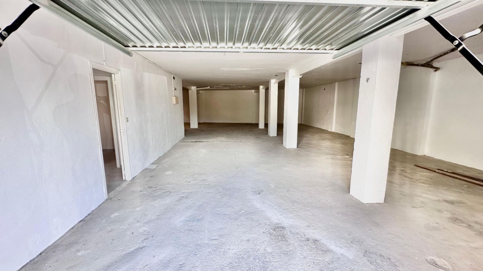 Commercial for sale in Ondara - € 100,000 (Ref: 8774913)