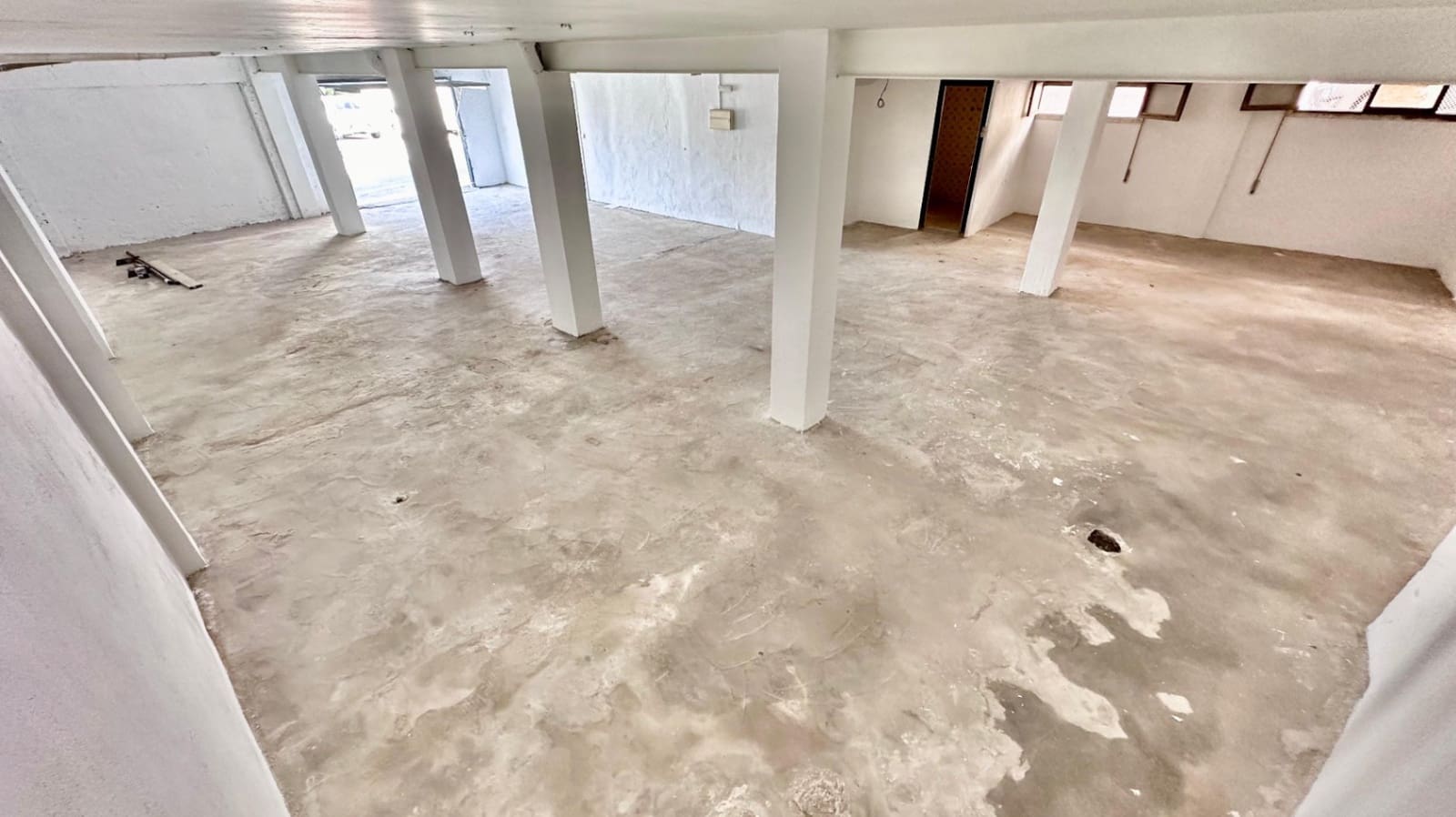 Commercial for sale in Ondara - € 100,000 (Ref: 8774913)