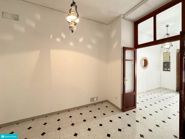 Casa de 4 habitaciones en Centro Urbano, Dénia en venta con garaje - 280.000 € (Ref: 8879256)