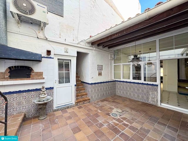 Casa de 4 habitaciones en Centro Urbano, Dénia en venta con garaje - 280.000 € (Ref: 8879256)