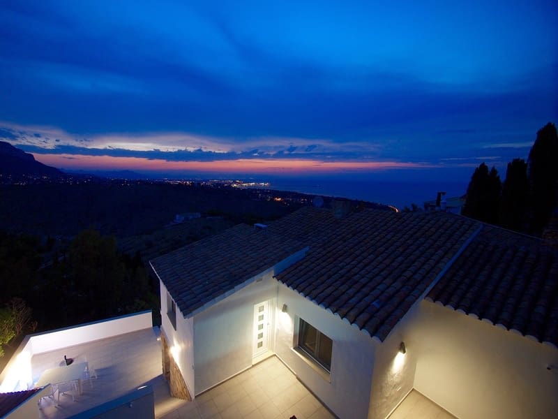 3 bedroom Villa for sale in Denia with pool garage - € 800,000 (Ref: 8920058)