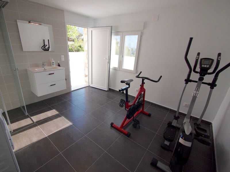 3 bedroom Villa for sale in Denia with pool garage - € 800,000 (Ref: 8920058)