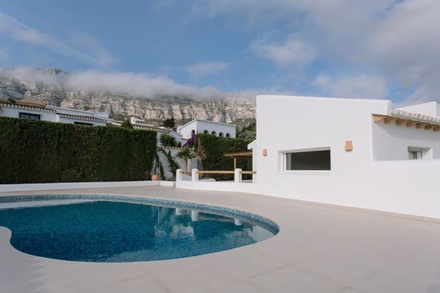 Chalet de 6 habitaciones en Dénia en venta con piscina garaje - 790.000 € (Ref: 8981127)