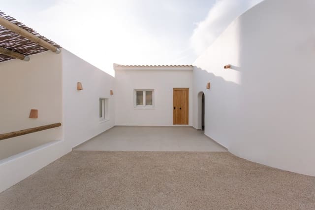 Chalet de 6 habitaciones en Dénia en venta con piscina garaje - 790.000 € (Ref: 8981127)