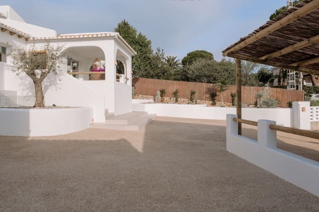 Chalet de 6 habitaciones en Dénia en venta con piscina garaje - 790.000 € (Ref: 8981127)