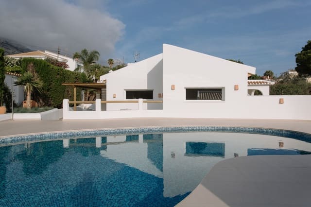 Chalet de 6 habitaciones en Dénia en venta con piscina garaje - 790.000 € (Ref: 8981127)