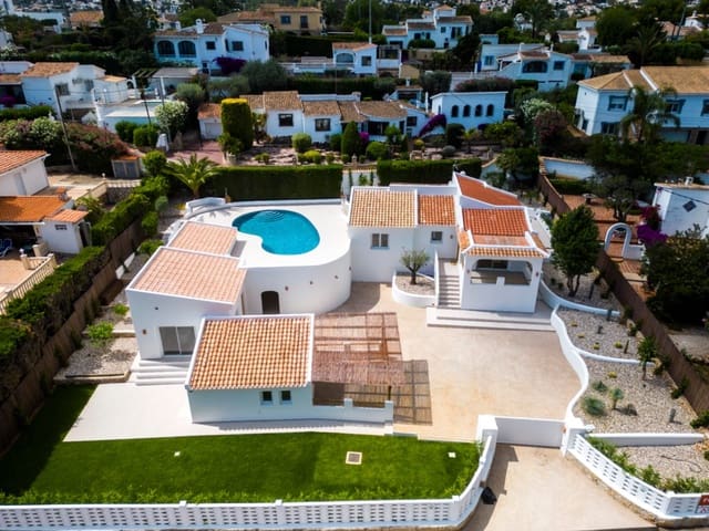 Chalet de 6 habitaciones en Dénia en venta con piscina garaje - 790.000 € (Ref: 8981127)