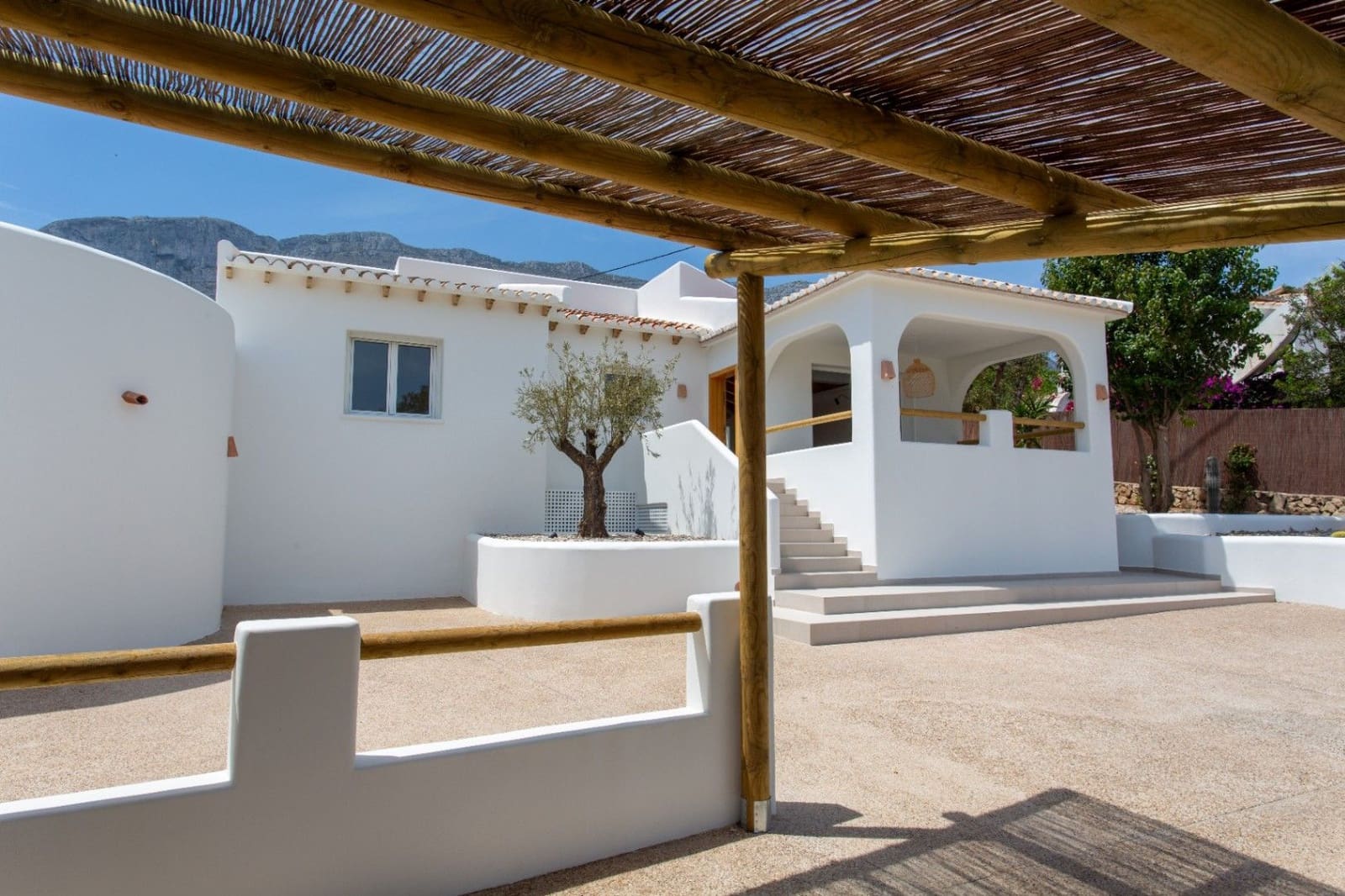 Chalet de 6 habitaciones en Dénia en venta con piscina garaje - 790.000 € (Ref: 8981127)