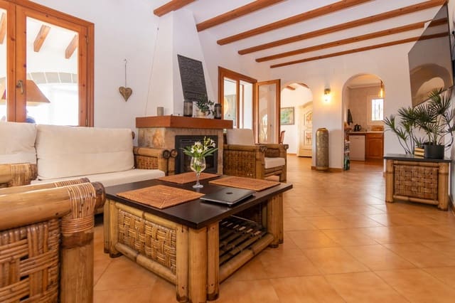 Chalet de 4 habitaciones en Dénia en venta con piscina garaje - 595.000 € (Ref: 9104150)