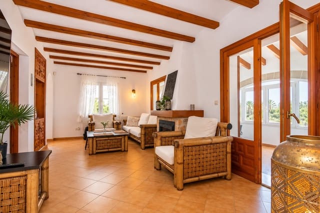 4 quarto Moradia para venda em Dénia com piscina garagem - 565 000 € (Ref: 9104150)
