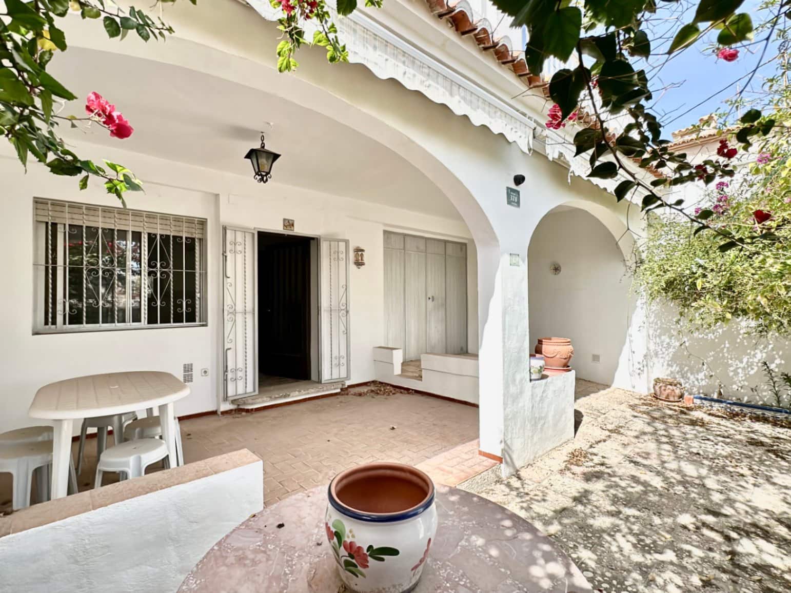 5 bedroom Townhouse for sale in Denia with garage - € 350,000 (Ref: 9146141)