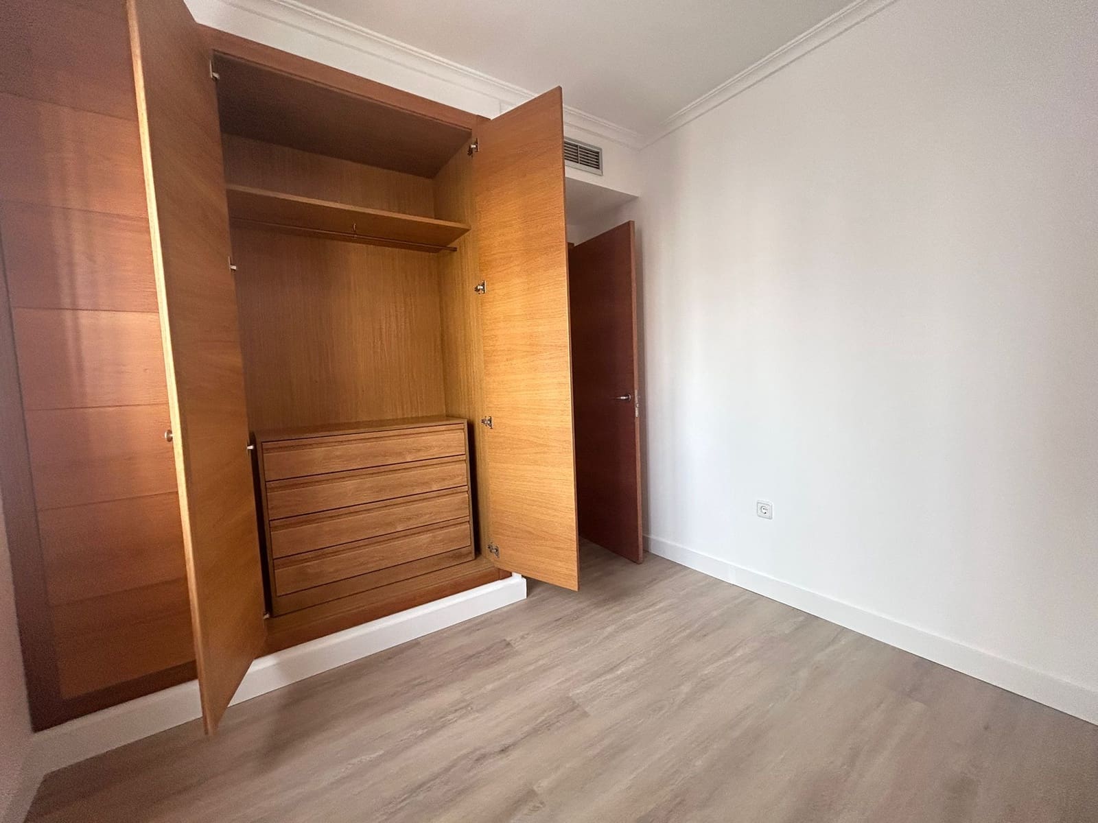 2 bedroom Apartment for sale in Denia with pool garage - € 270,000 (Ref: 9207550)