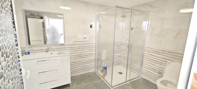 4 makuuhuone Omakotitalo myytävänä paikassa Oliva mukana 
autotalli - 184 000 € (Ref: 9325292)