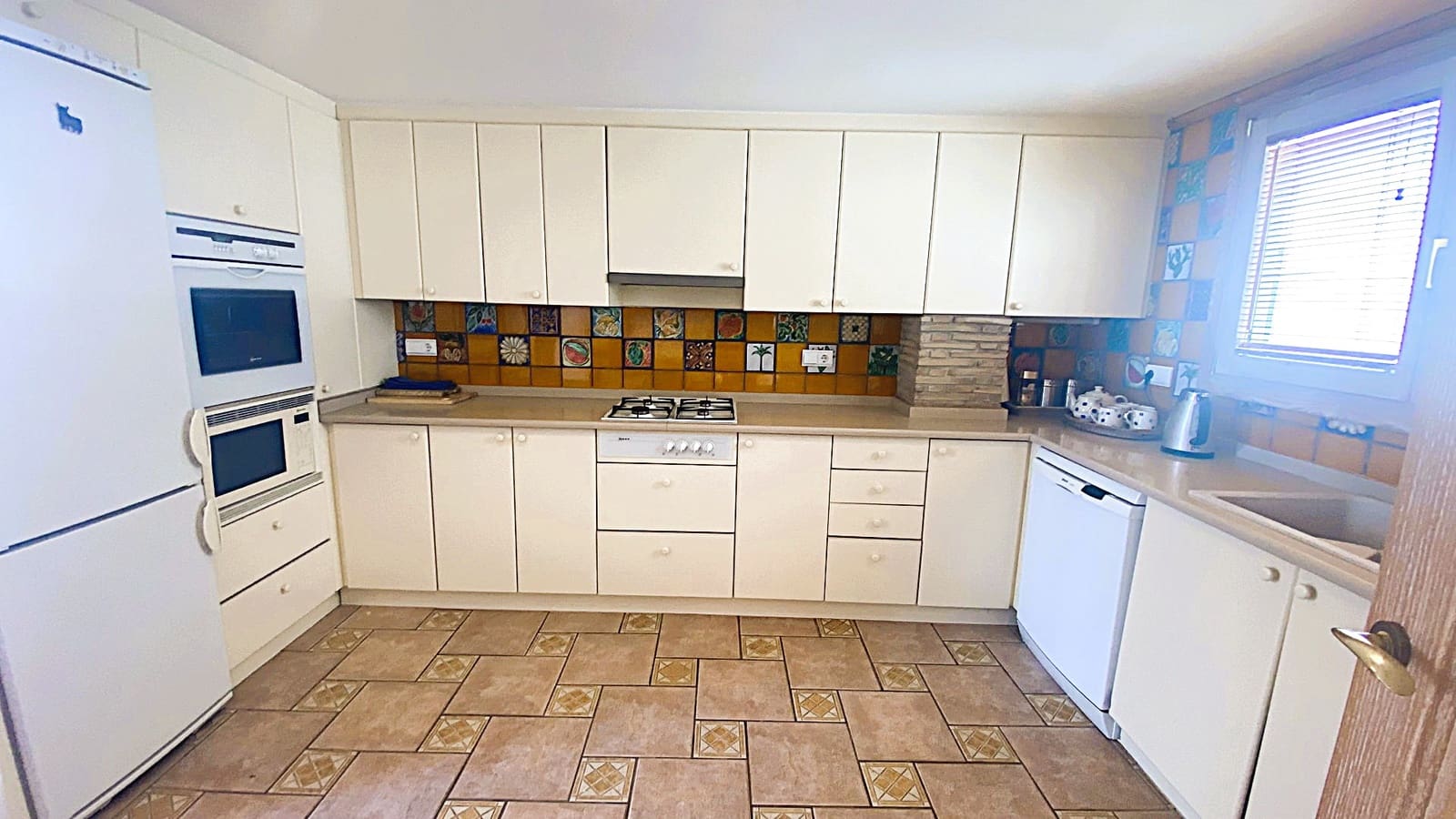 5 bedroom Flat for sale in Denia with garage - € 680,000 (Ref: 9388804)