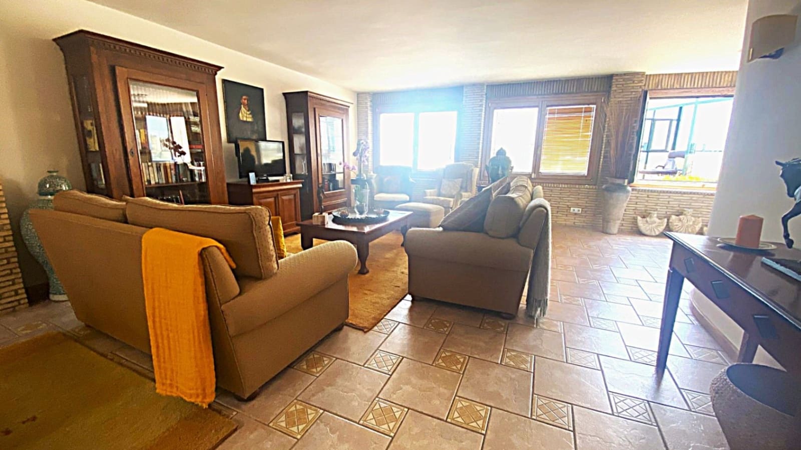 5 bedroom Flat for sale in Denia with garage - € 680,000 (Ref: 9388804)