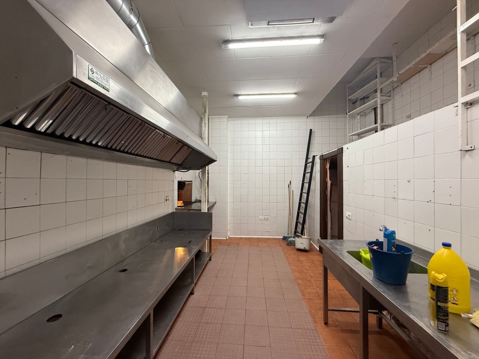 Kommersiell til salgs i Denia - € 175 000 (Ref: 9412740)