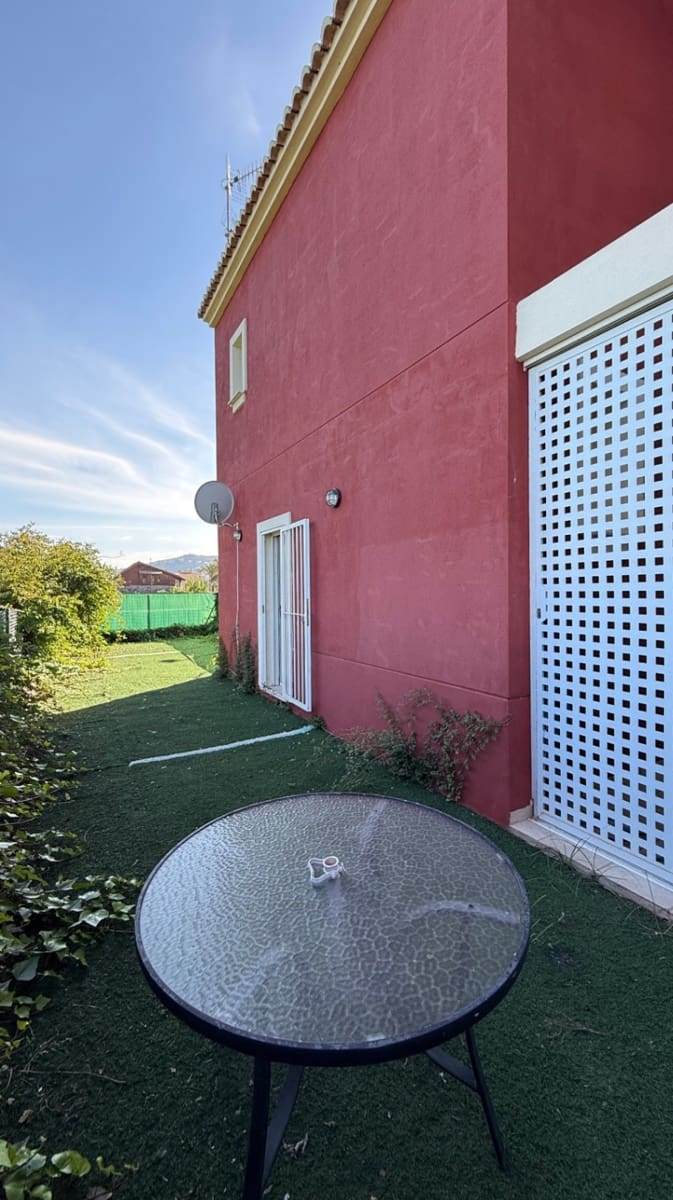 3 bedroom Bungalow for sale in Piles with garage - € 287,000 (Ref: 9412843)