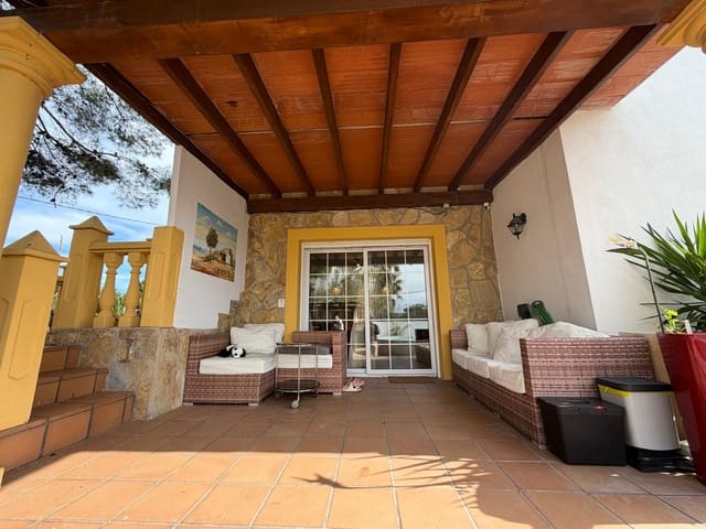 Chalet de 4 habitaciones en Dénia en venta con piscina - 659.000 € (Ref: 9606895)