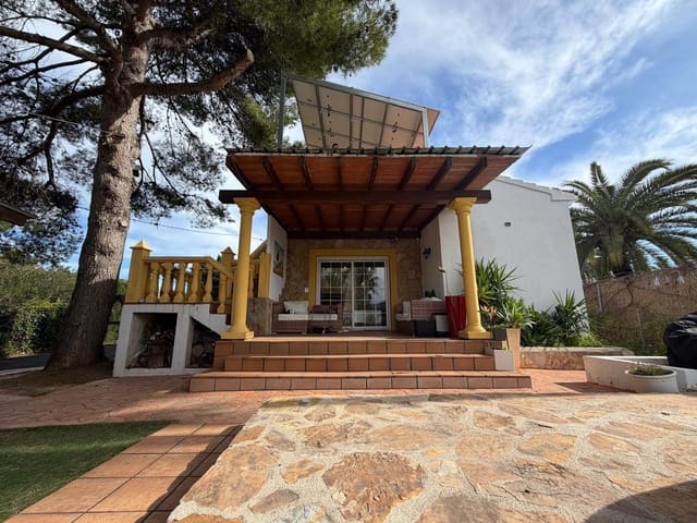 Chalet de 4 habitaciones en Dénia en venta con piscina - 659.000 € (Ref: 9606895)