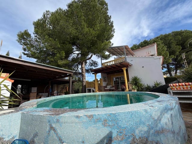 Chalet de 4 habitaciones en Dénia en venta con piscina - 659.000 € (Ref: 9606895)