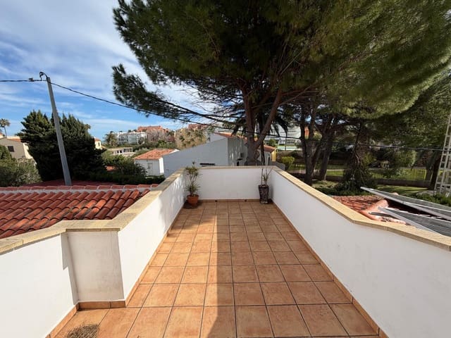 Chalet de 4 habitaciones en Dénia en venta con piscina - 659.000 € (Ref: 9606895)