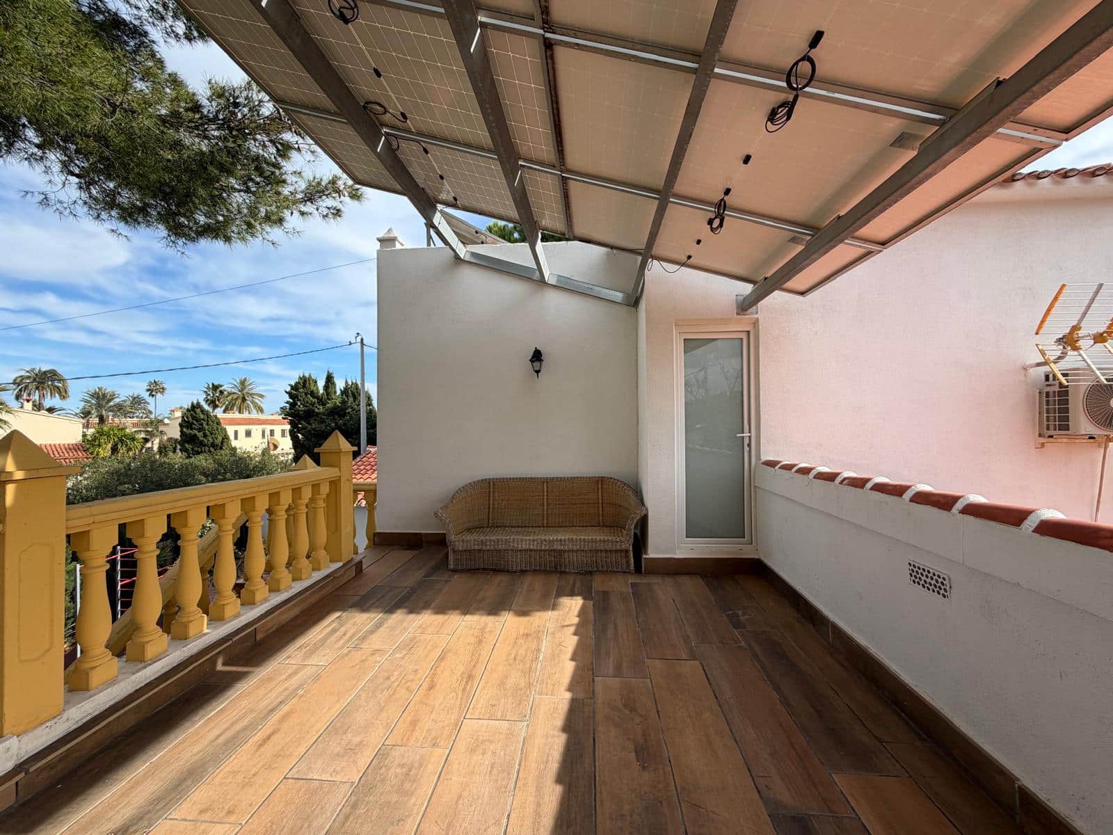 Chalet de 4 habitaciones en Dénia en venta con piscina - 659.000 € (Ref: 9606895)