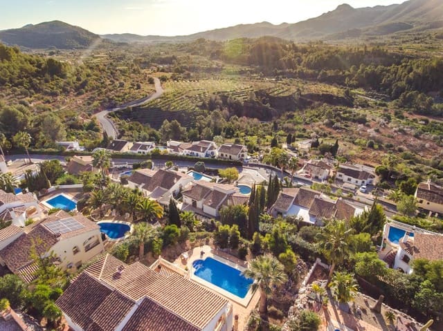 4 Zimmer Villa zu verkaufen in Benigembla / Benichembla mit Pool - 469.000 € (Ref: 9669210)