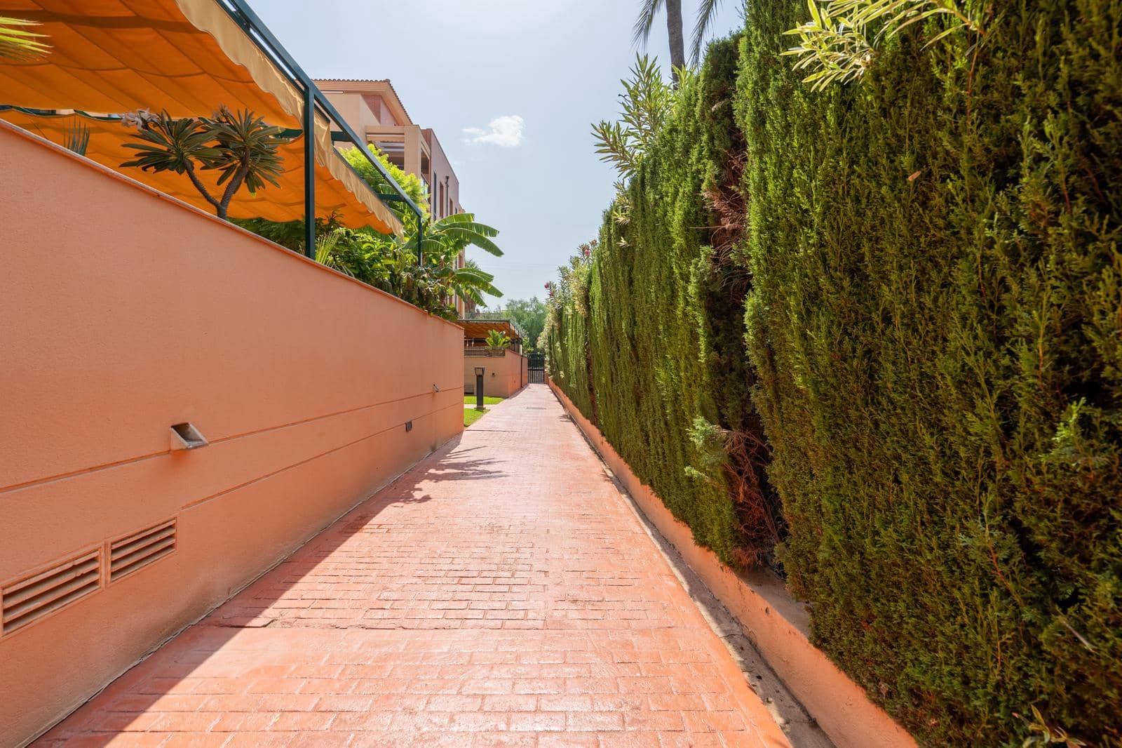 3 bedroom Beach Apartment for sale in Denia with pool garage - € 420,000 (Ref: 9714248)