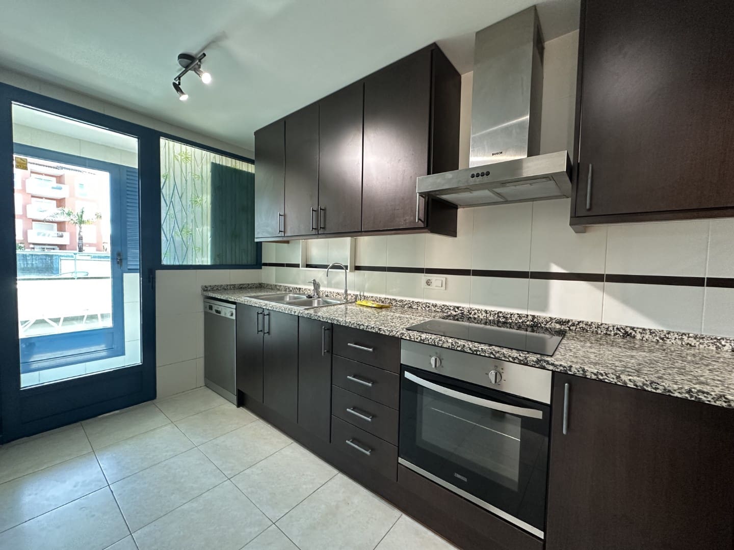 3 sypialnia Apartament przy plaży na sprzedaż w Denia z basenem garażem - 319 000 € (Ref: 9714249)