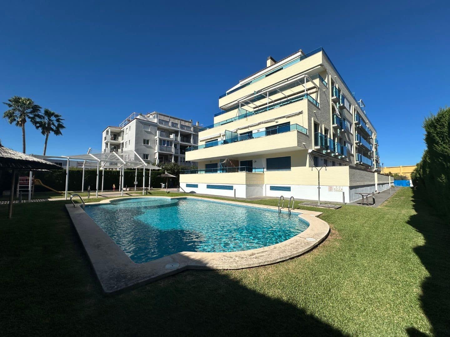 3 sypialnia Apartament przy plaży na sprzedaż w Denia z basenem garażem - 319 000 € (Ref: 9714249)