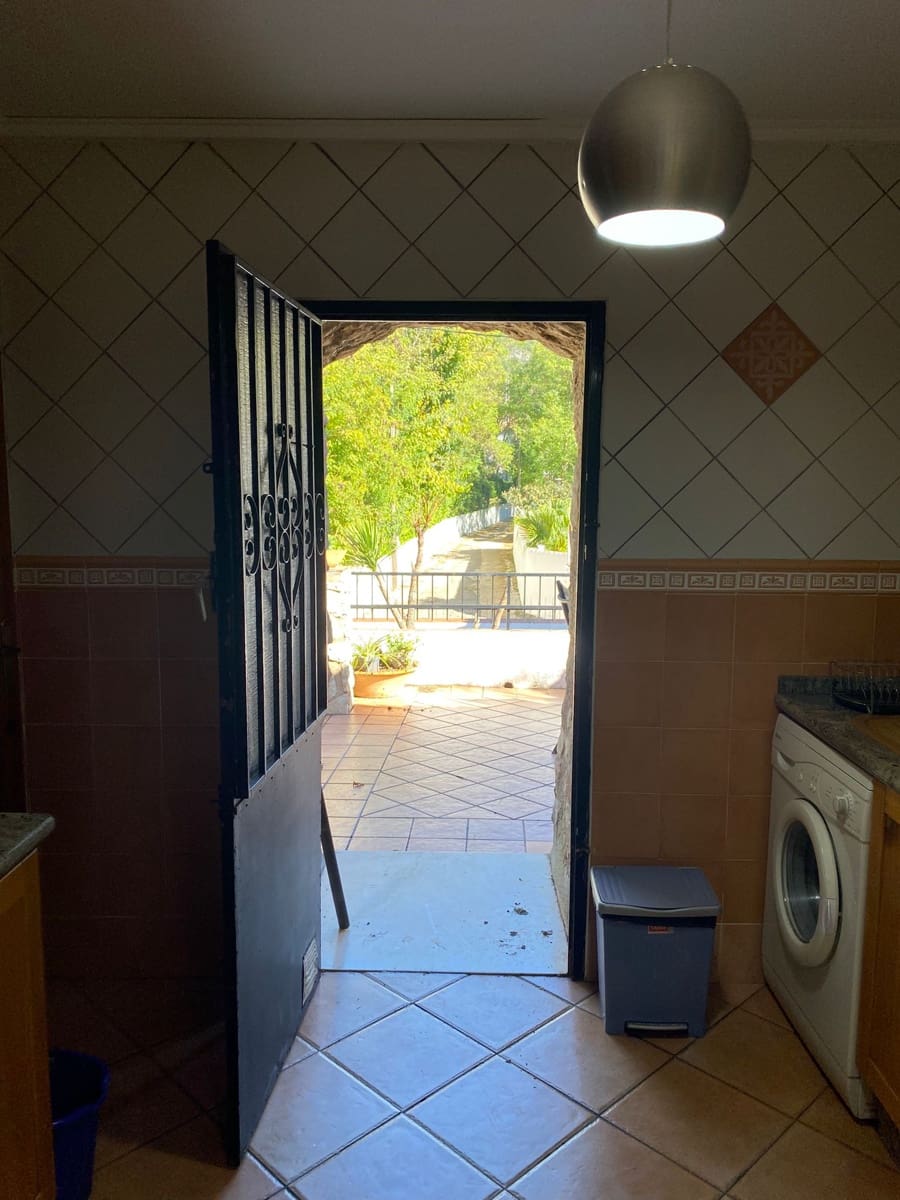 5 slaapkamer Finca/Landhuis te koop in La Drova met zwembad garage - € 359.900 (Ref: 9714250)