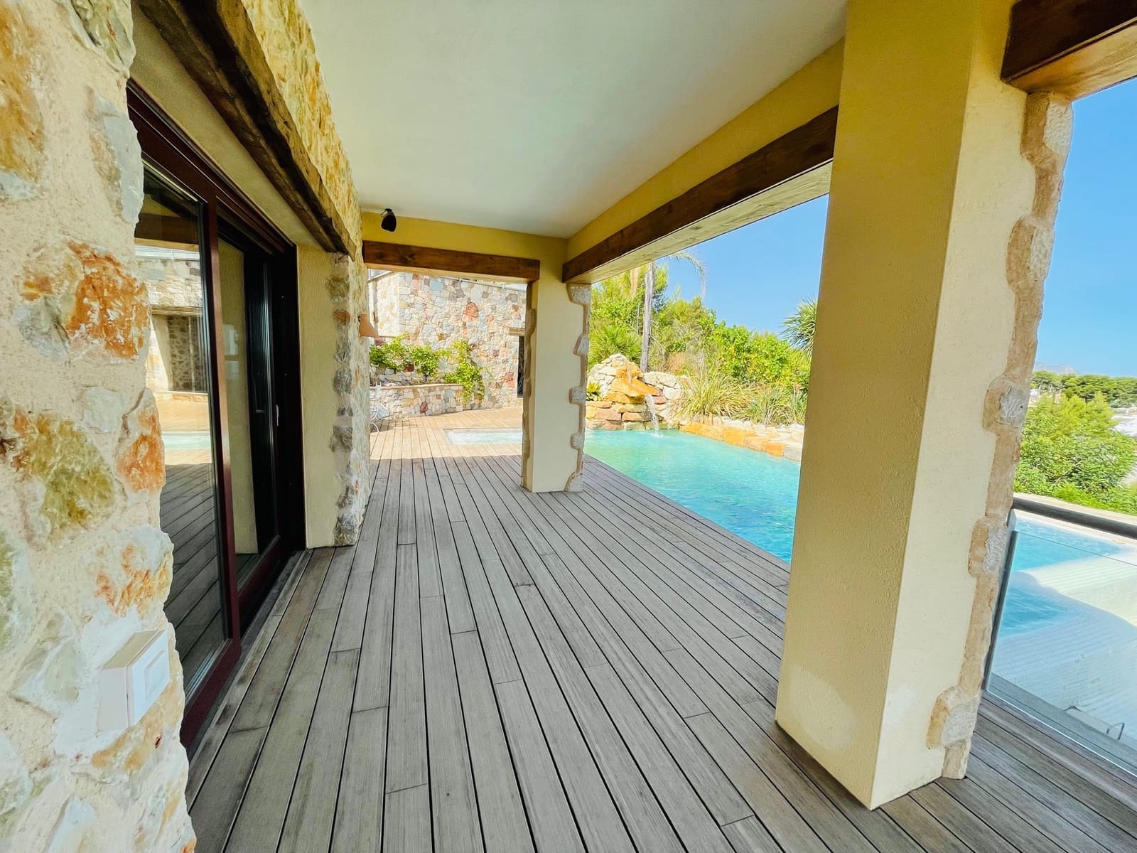 5 bedroom Villa for sale in Denia with pool garage - € 1,250,000 (Ref: 9720968)