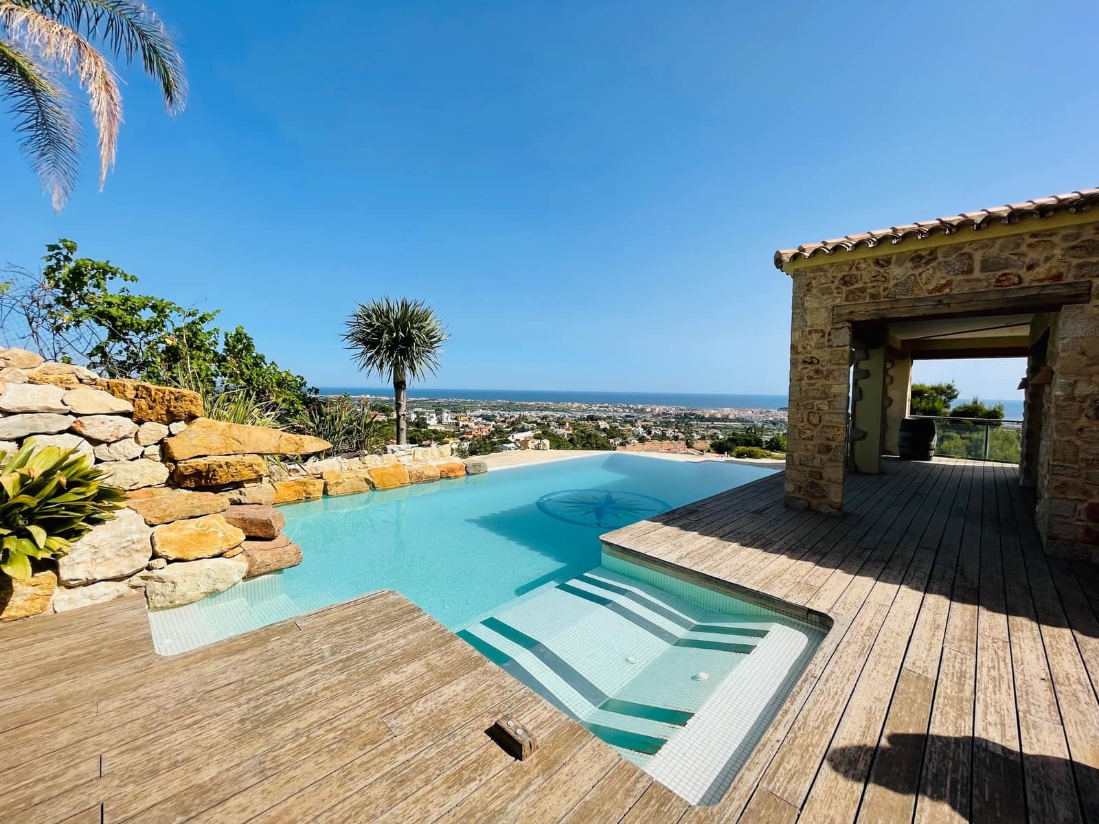 5 bedroom Villa for sale in Denia with pool garage - € 1,250,000 (Ref: 9720968)