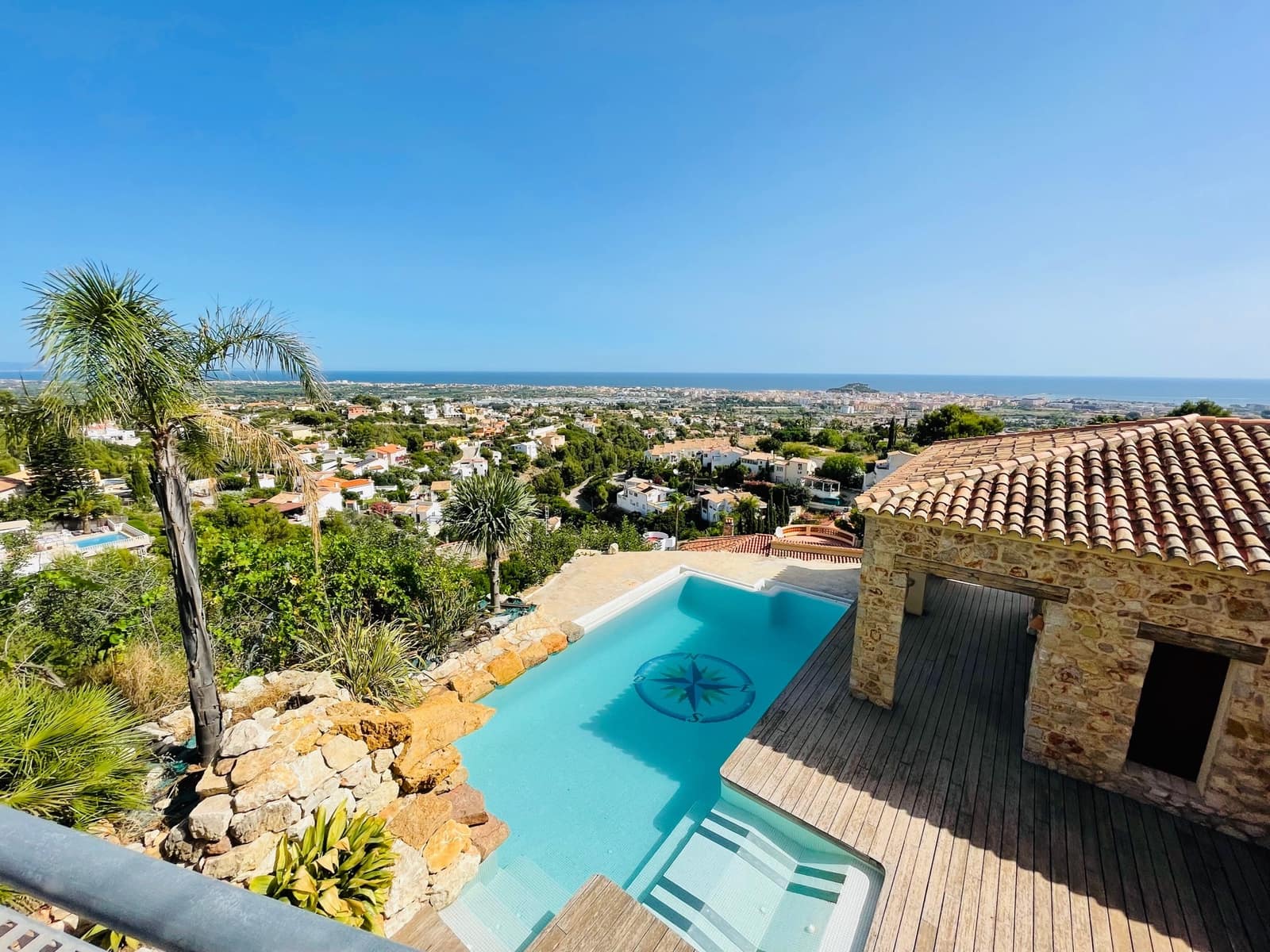 5 bedroom Villa for sale in Denia with pool garage - € 1,250,000 (Ref: 9720968)