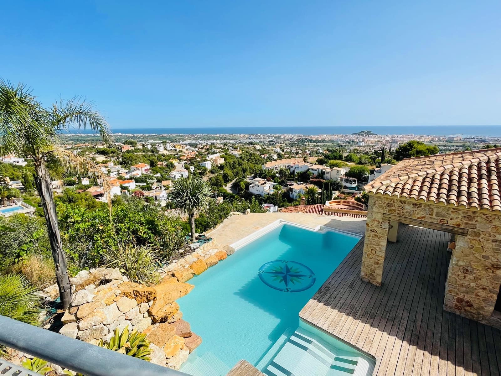 5 bedroom Villa for sale in Denia with pool garage - € 1,250,000 (Ref: 9720968)
