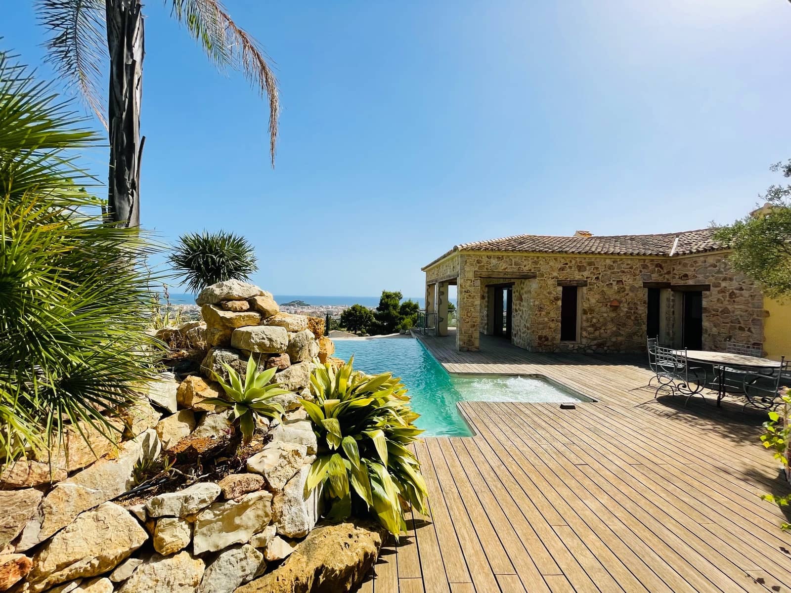 5 bedroom Villa for sale in Denia with pool garage - € 1,250,000 (Ref: 9720968)