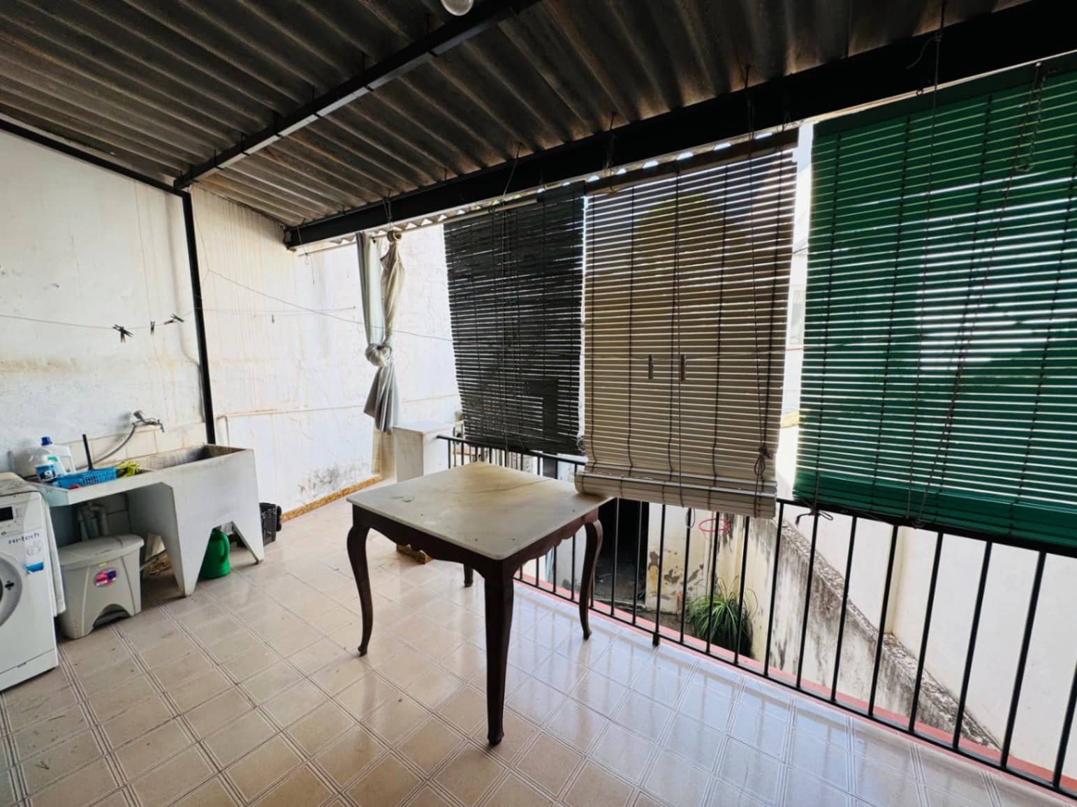 5 bedroom Townhouse for sale in Orba with pool - € 210,000 (Ref: 9720974)