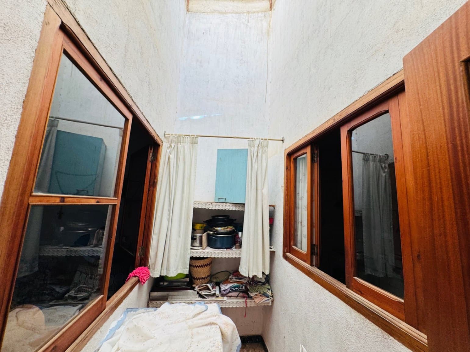 5 bedroom Townhouse for sale in Orba with pool - € 210,000 (Ref: 9720974)