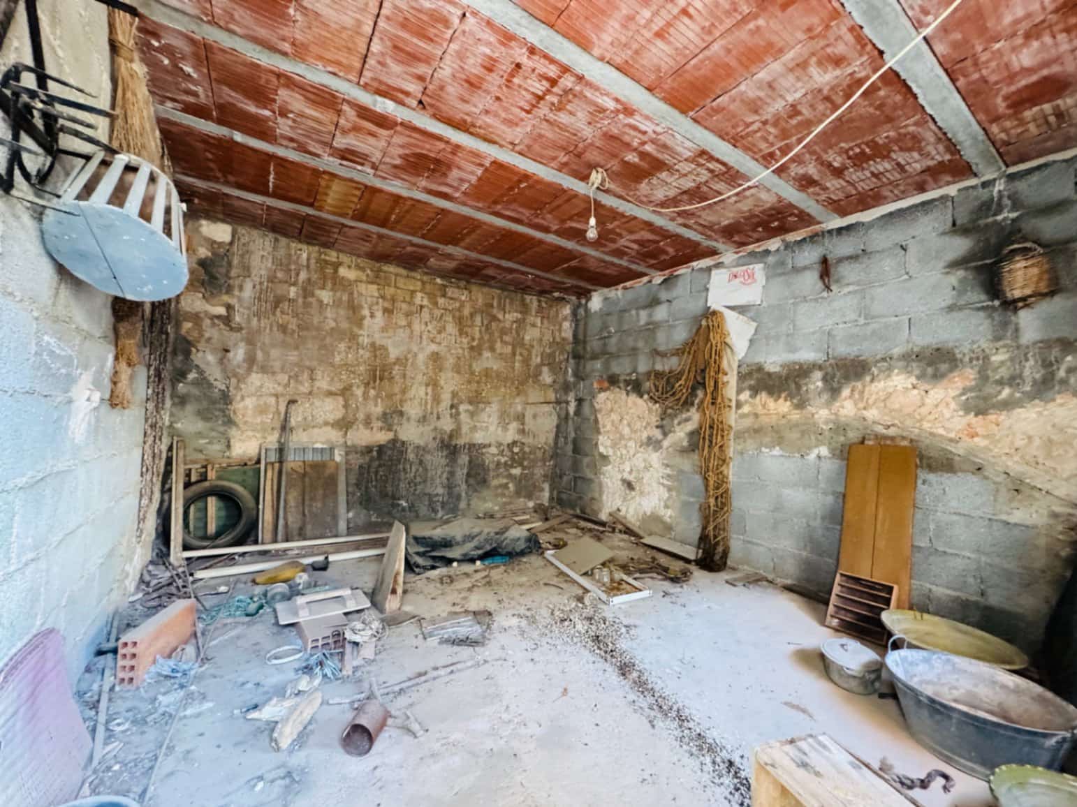 5 bedroom Townhouse for sale in Orba with pool - € 210,000 (Ref: 9720974)