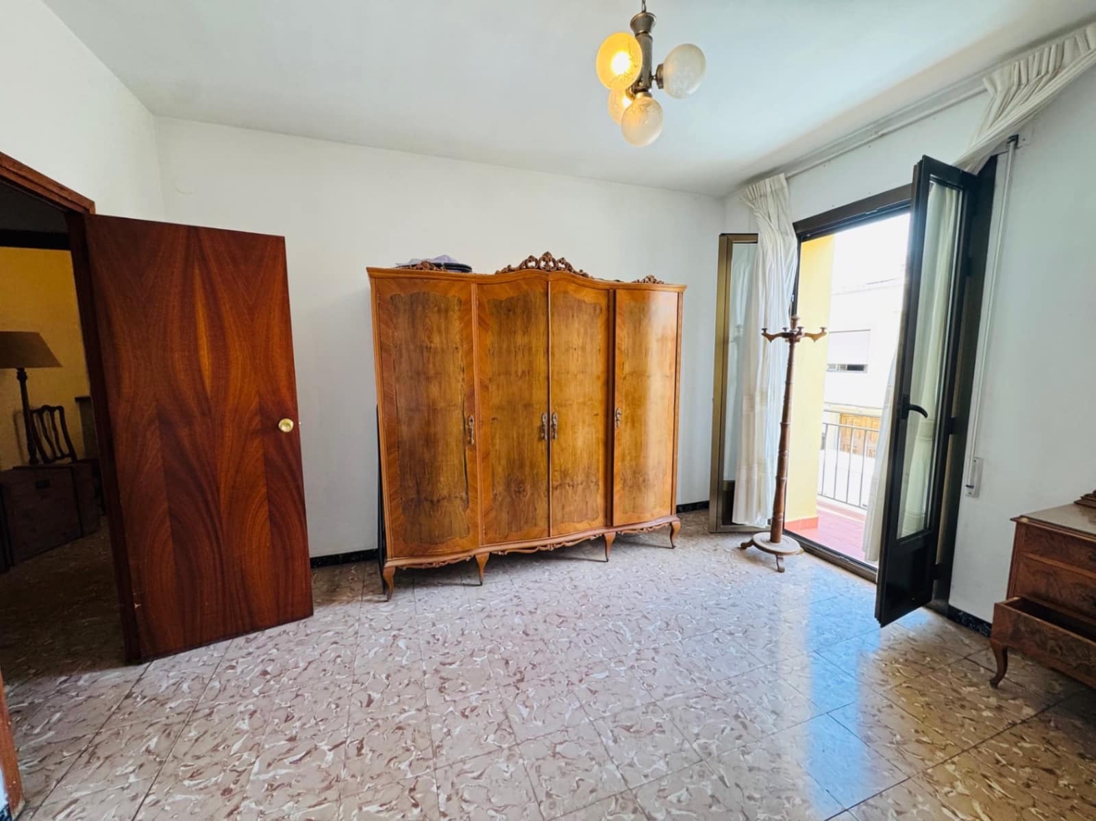 5 bedroom Townhouse for sale in Orba with pool - € 210,000 (Ref: 9720974)