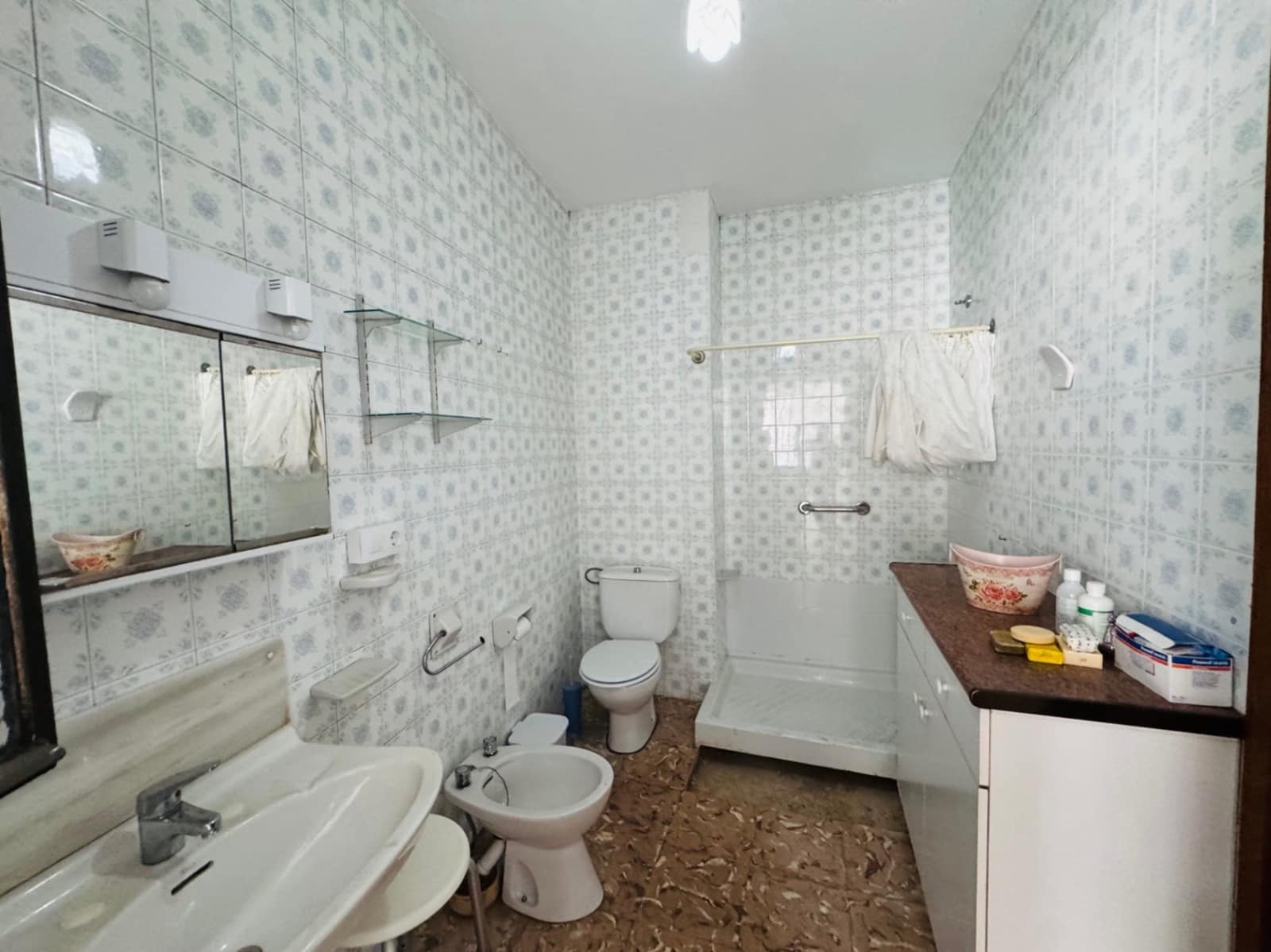 5 bedroom Townhouse for sale in Orba with pool - € 210,000 (Ref: 9720974)