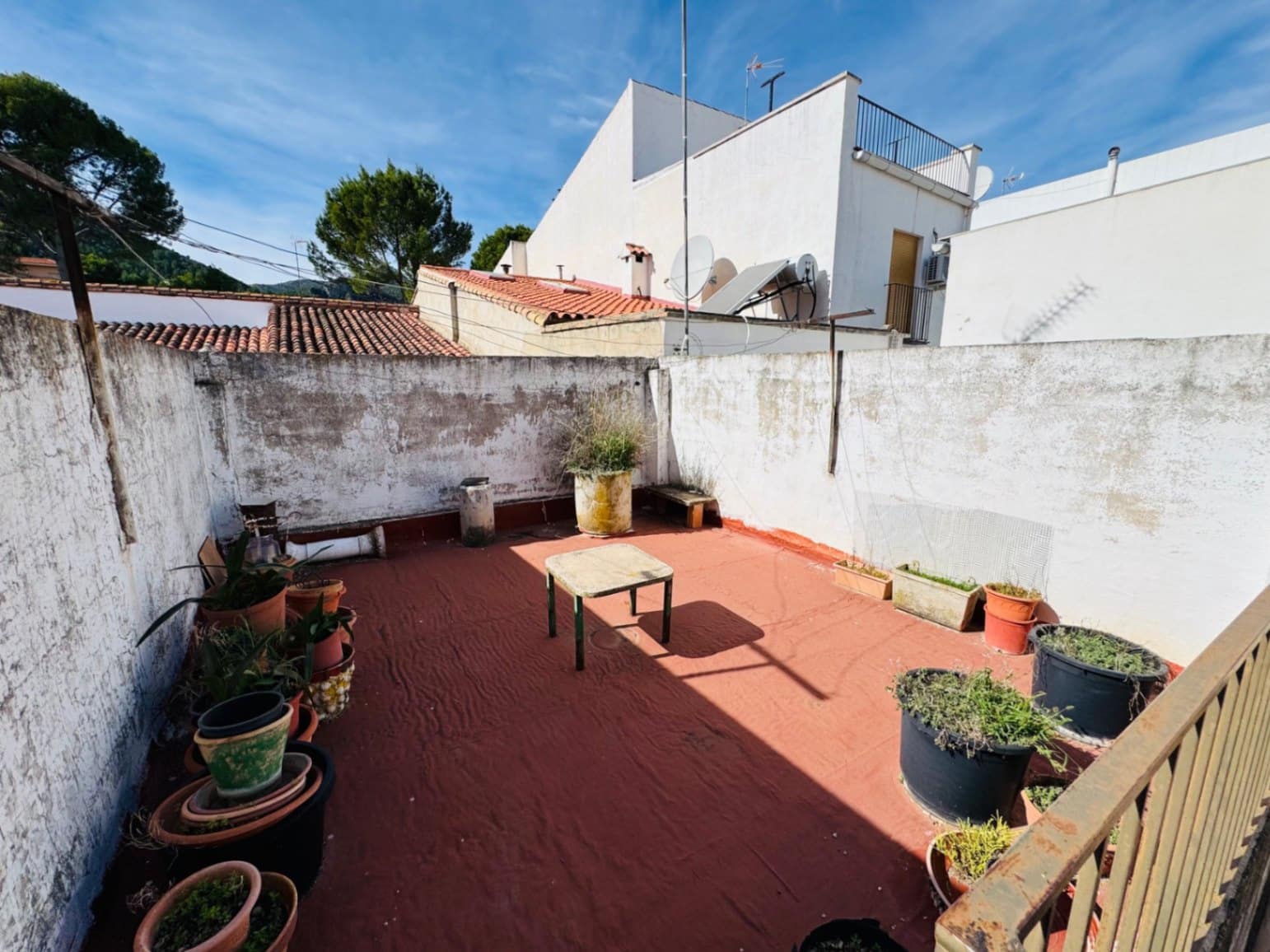 5 bedroom Townhouse for sale in Orba with pool - € 210,000 (Ref: 9720974)