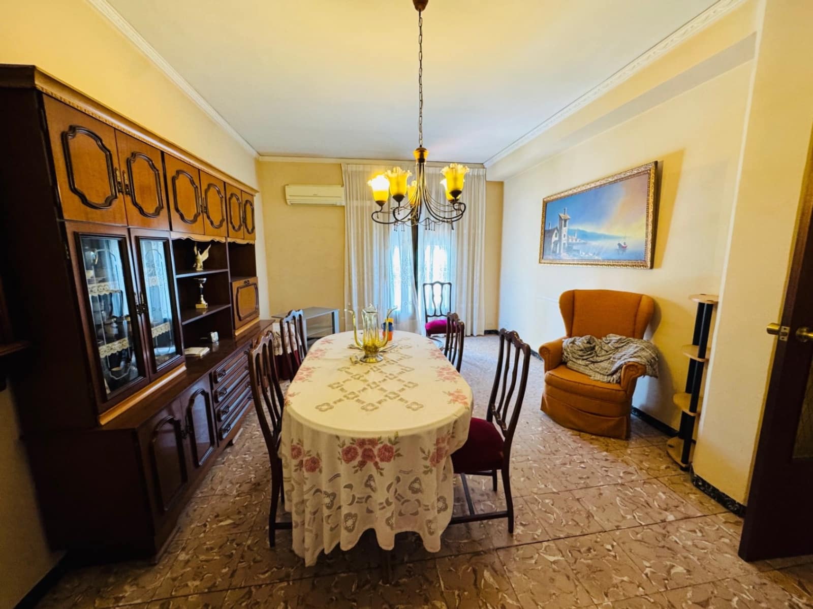 5 bedroom Townhouse for sale in Orba with pool - € 210,000 (Ref: 9720974)