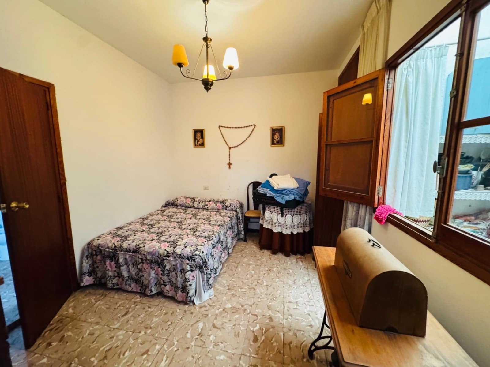 5 bedroom Townhouse for sale in Orba with pool - € 210,000 (Ref: 9720974)