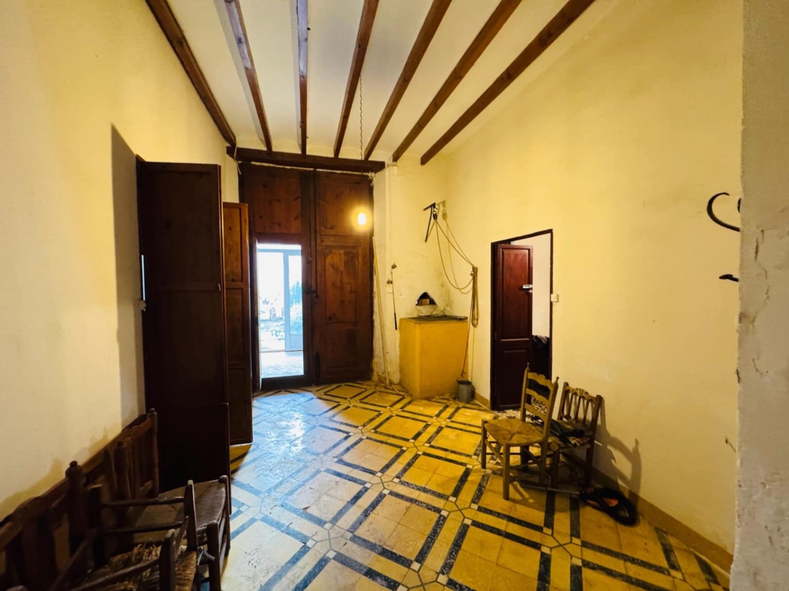 5 bedroom Townhouse for sale in Orba with pool - € 210,000 (Ref: 9720974)