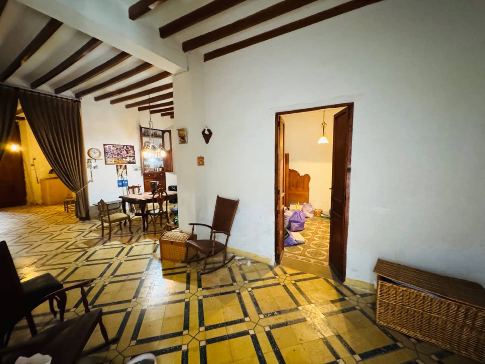 5 bedroom Townhouse for sale in Orba with pool - € 210,000 (Ref: 9720974)