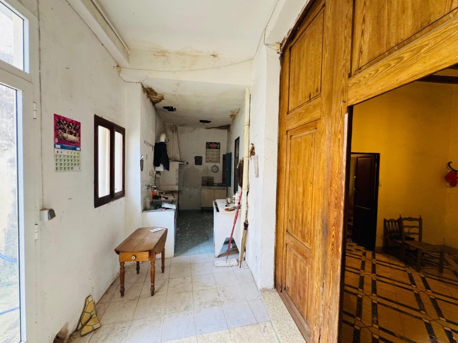 5 bedroom Townhouse for sale in Orba with pool - € 210,000 (Ref: 9720974)